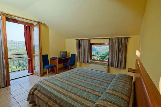 Locanda Italia Serralunga d'Alba Kültér fotó